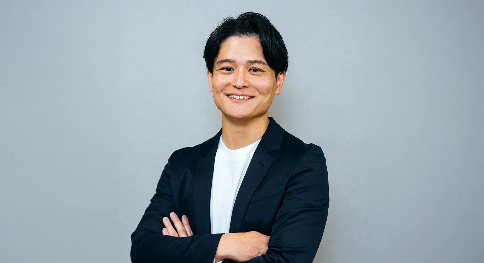 従来の広告代理店とロットネストの支援体制の比較図